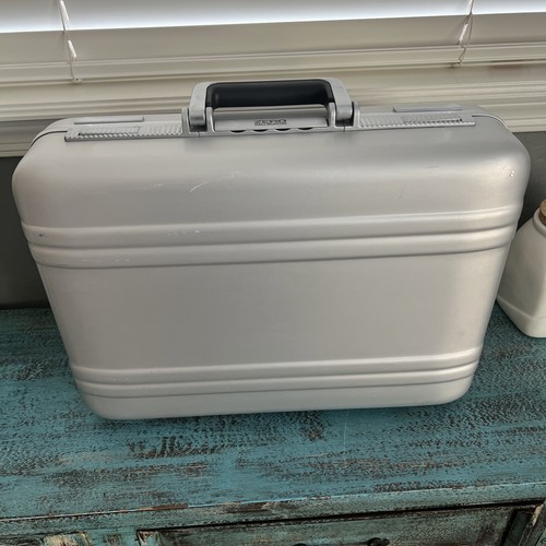 Zero halliburton attache - halliburton,